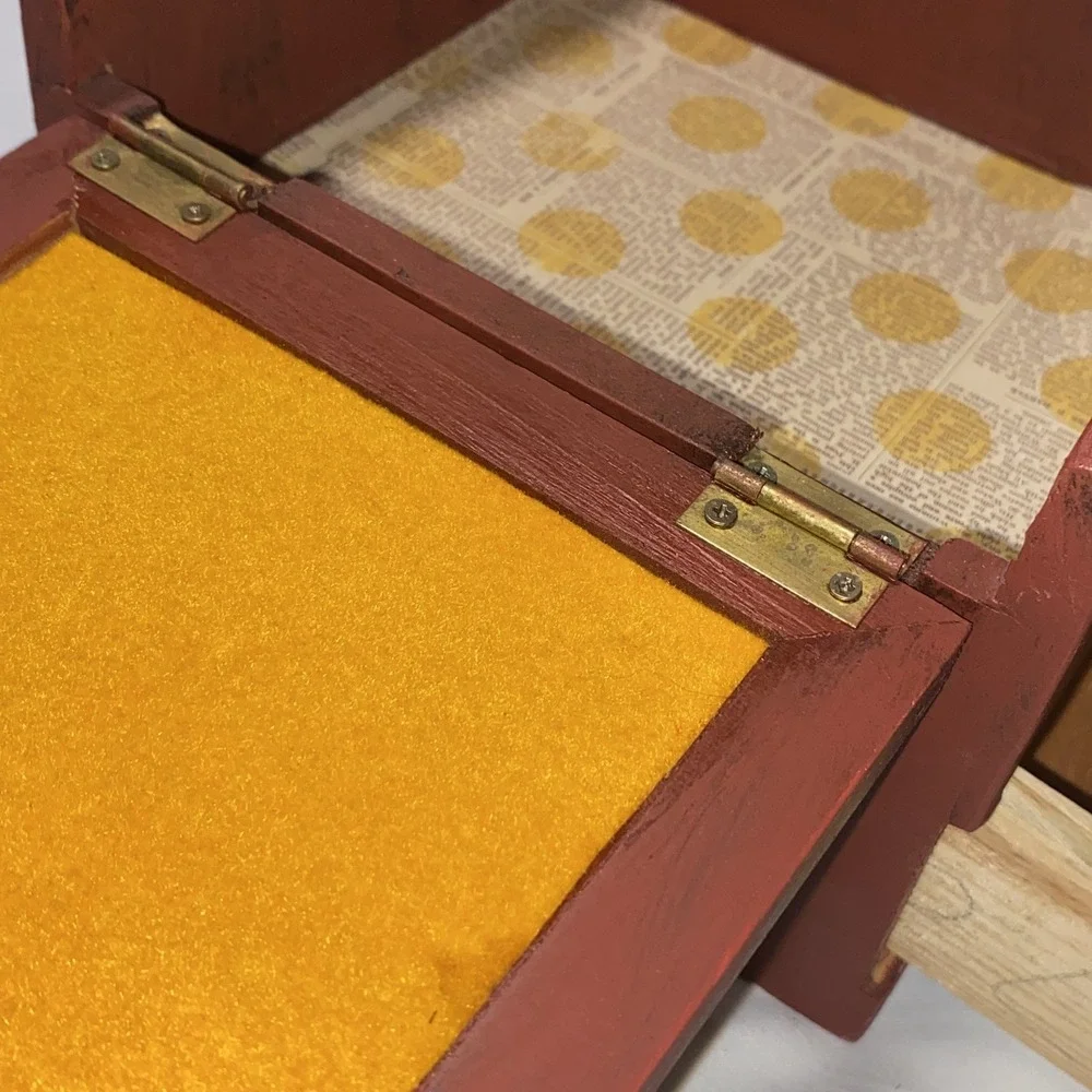 Vintage Sewing Work Box with Duel Pincushions and Drawer  velvet inside‎ top